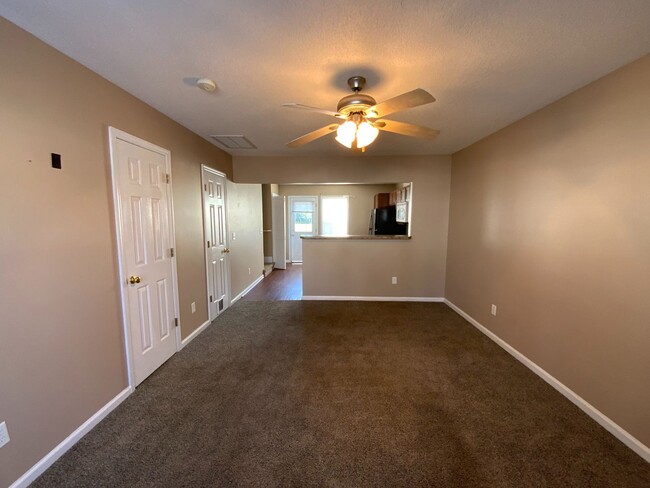 Building Photo - 2 BR 2.5 BA Townhouse Cornerstone Village