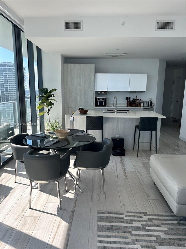 Foto del edificio - 480 NE 31st St