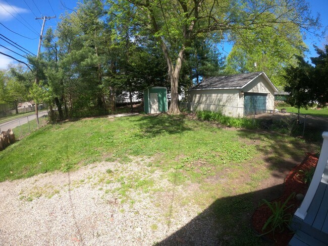 Building Photo - Completely redone Farmington Hills ranch!!...