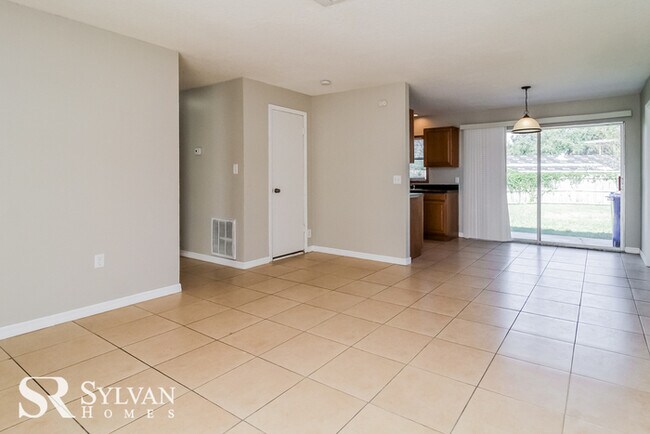 Building Photo - Enjoy one-level living in this 3 bedroom, ...