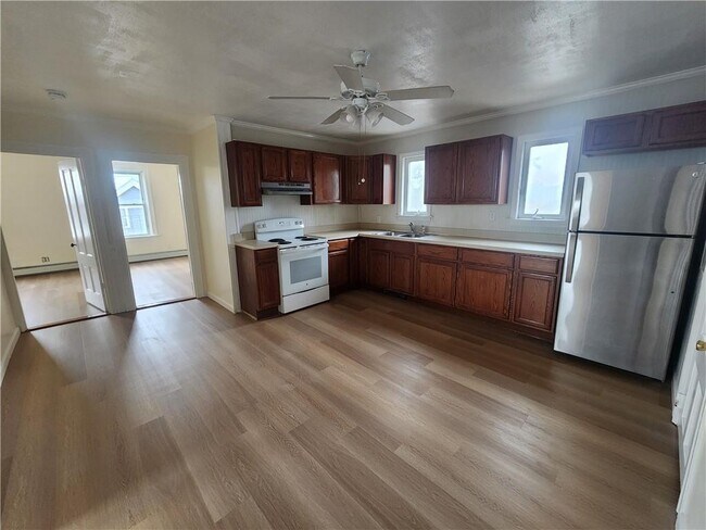 Foto del edificio - 37 Forest Ave