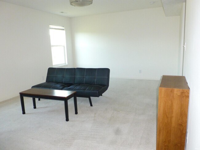 Building Photo - 3210 Fleming Dr