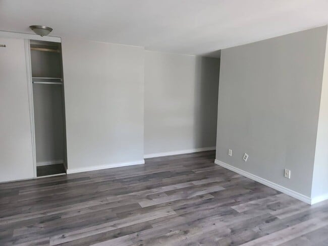 Building Photo - 4424 Simcoe St