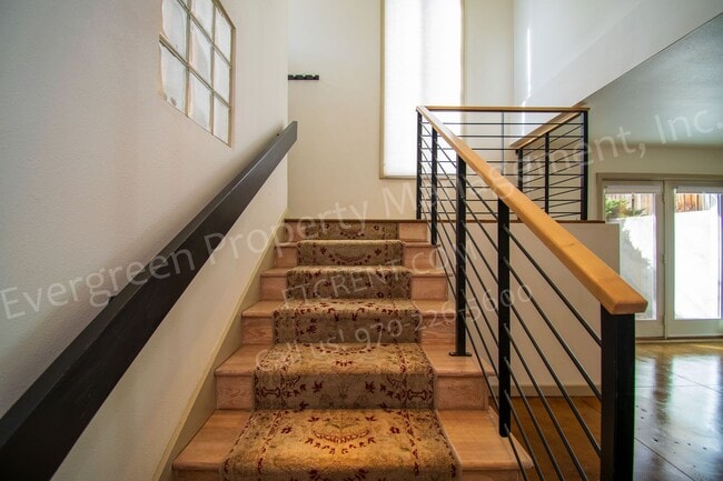 Building Photo - 419 W Mountain Ave