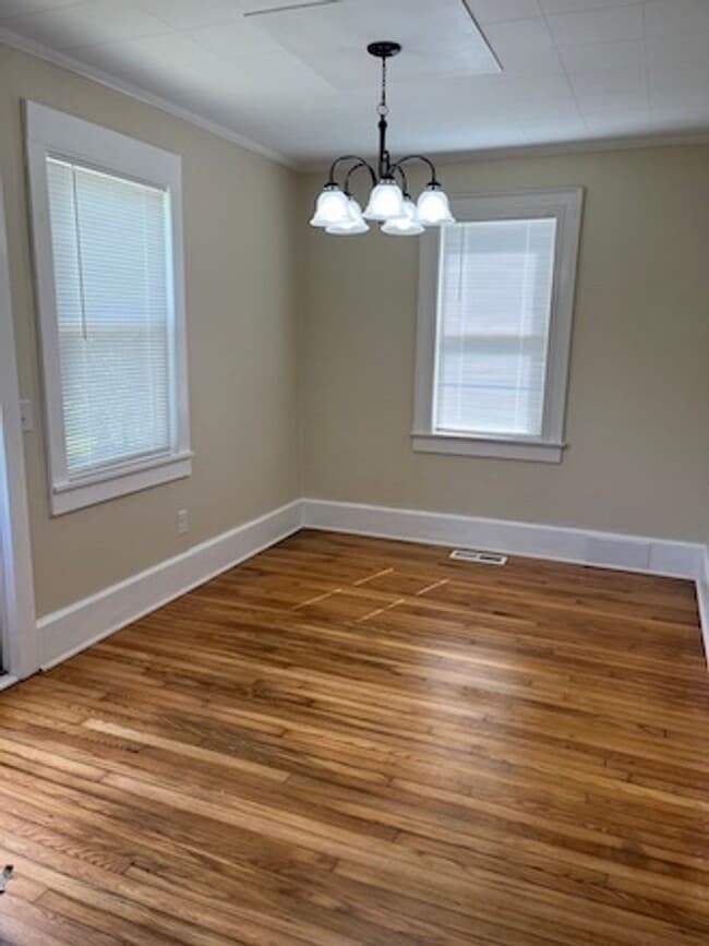 Building Photo - Nice Home, Convenient Location