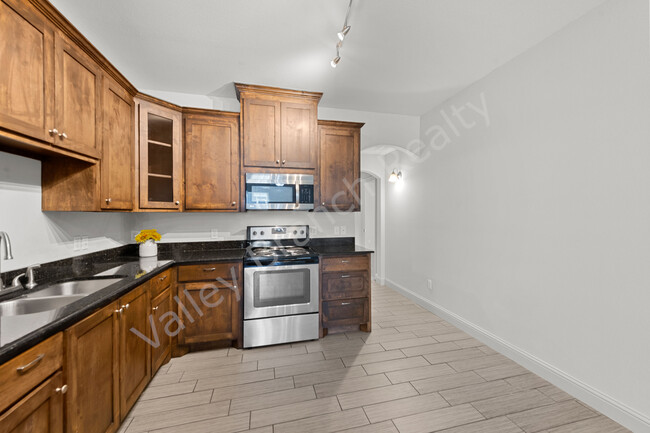 Kitchen / Hall - 3254 Karen St