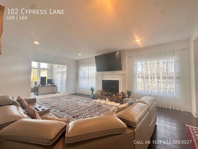 Foto del edificio - 102 Cypress Ln