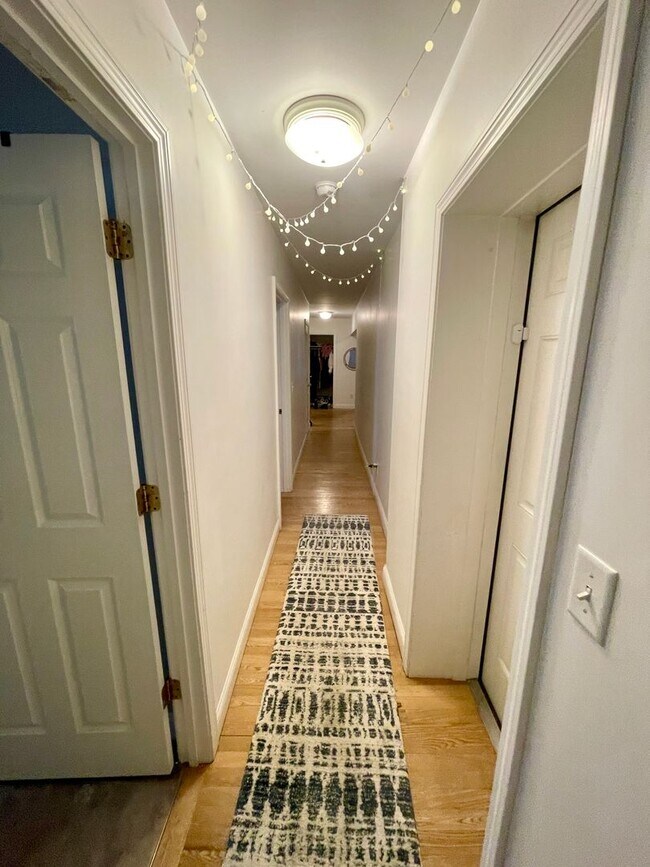 Building Photo - 4bed / 2bath in Brookline Near Boston University - Available September 2026