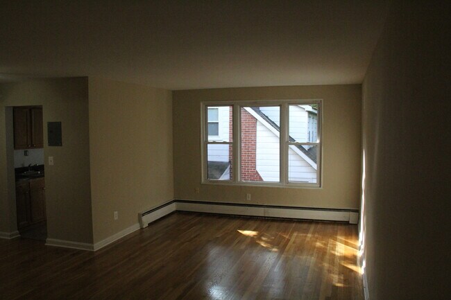 Foto del edificio - 702 Chaney Dr