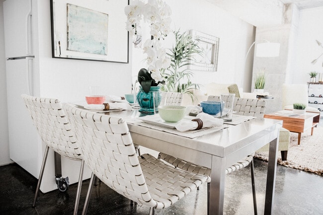 Photo - 930 Poydras Apartments