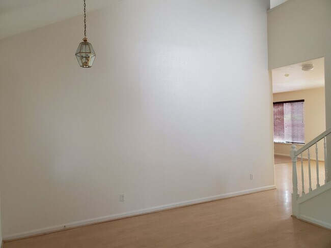 Building Photo - West Eugene 4 Bedroom Treasure