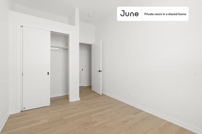 Building Photo - Private bedroom in 4 bed/3 bath Home
