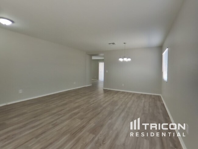 Foto del edificio - 12747 W Larkspur Rd