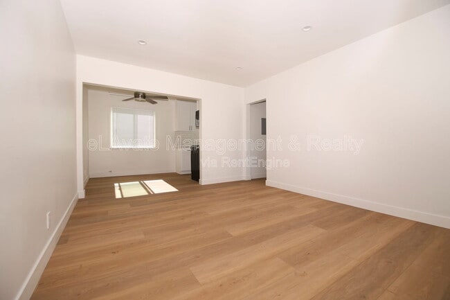 Foto del edificio - 14115 Gilmore St