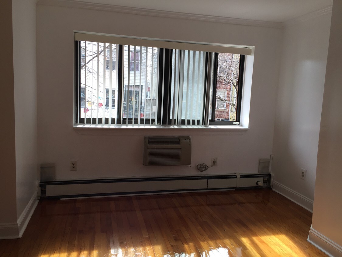Foto principal - 14-43 28th Ave