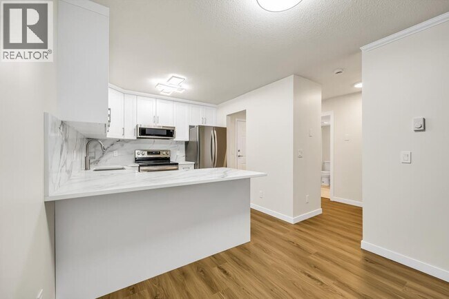 Building Photo - 213 450 BROMELY STREET