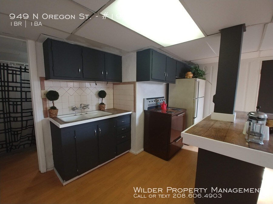 Primary Photo - 949 N Oregon St