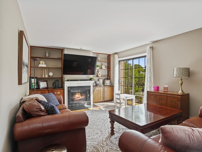 Foto del edificio - 272 Hubbard Ave