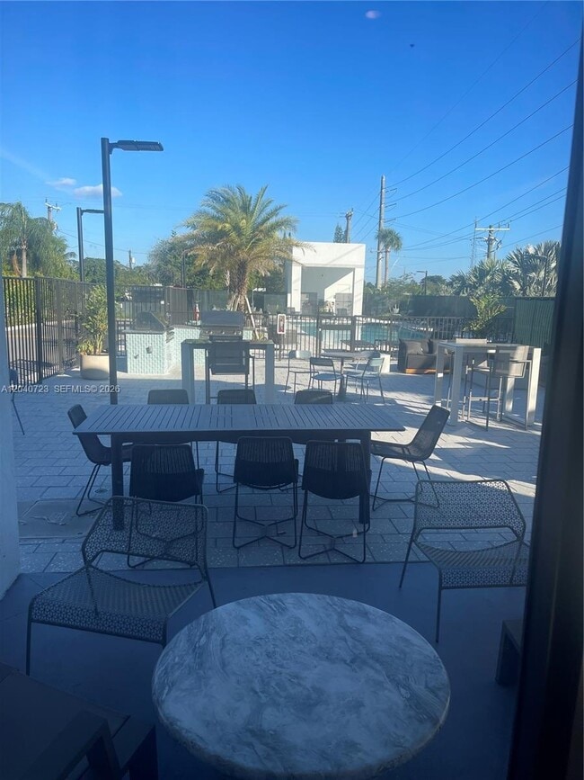 Foto del edificio - 2880 NE 203rd St
