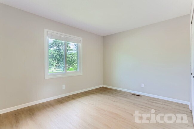 Foto del edificio - 16417 Gladiola Ave