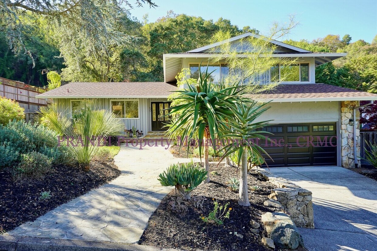 Foto principal - Quality Novato Home With Great Floorplan N...