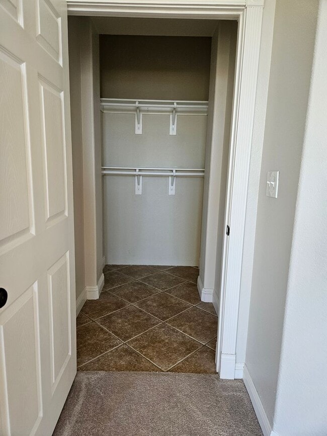 Foto del edificio - 13141 High Crest Rd