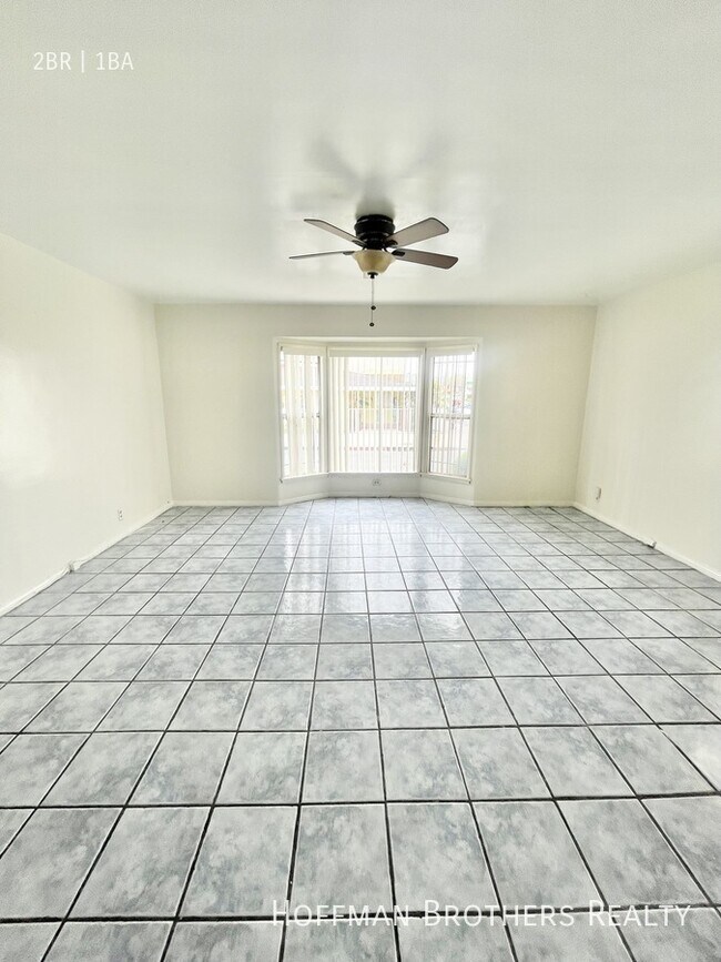 Building Photo - 2838 W Vernon Ave