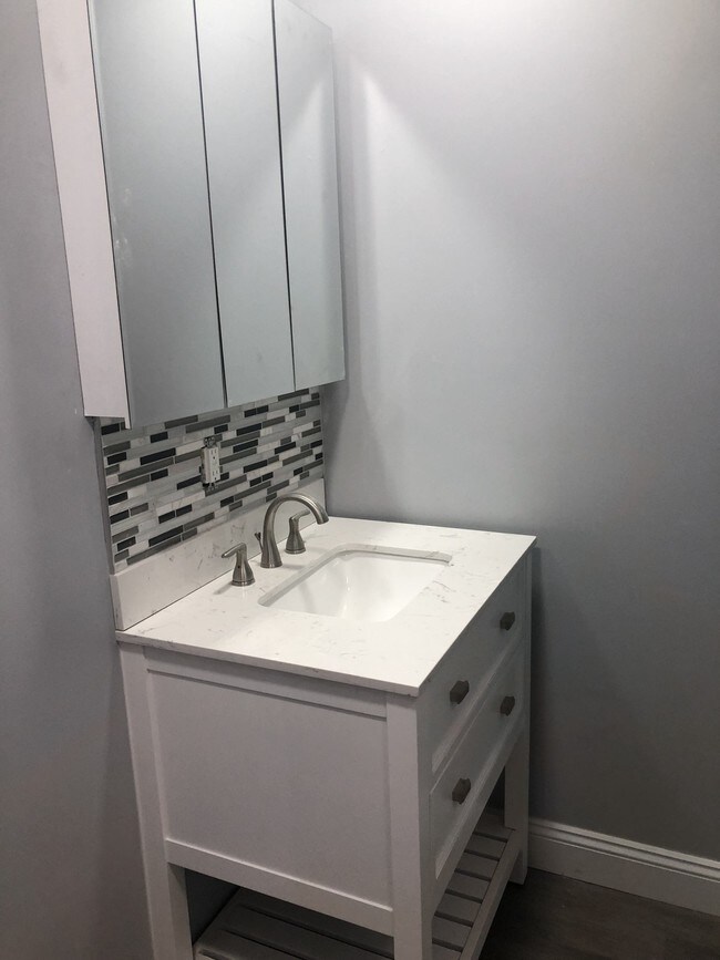 Foto del edificio - 797 East Market Street, Unit 219