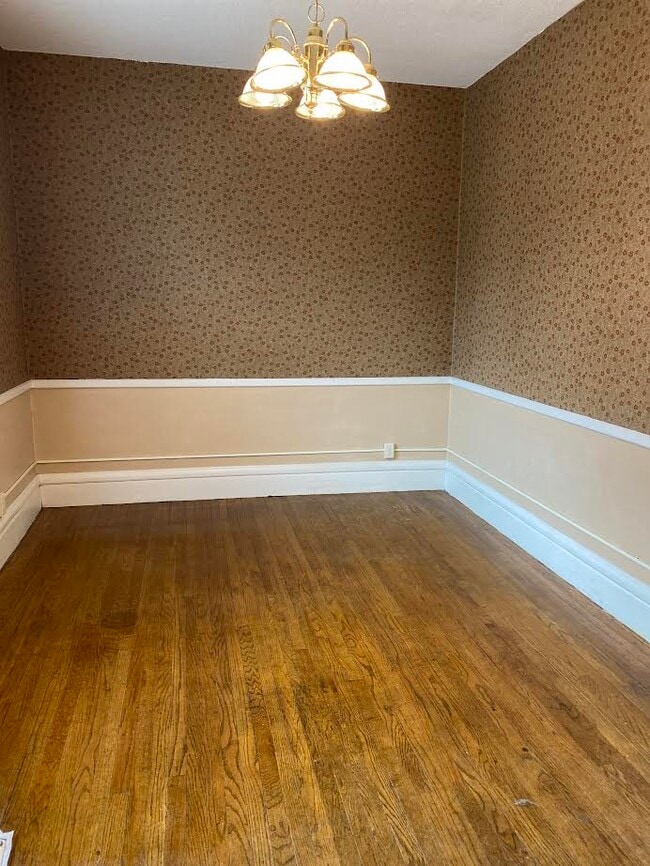 dining - 305 E Elm St Apartments