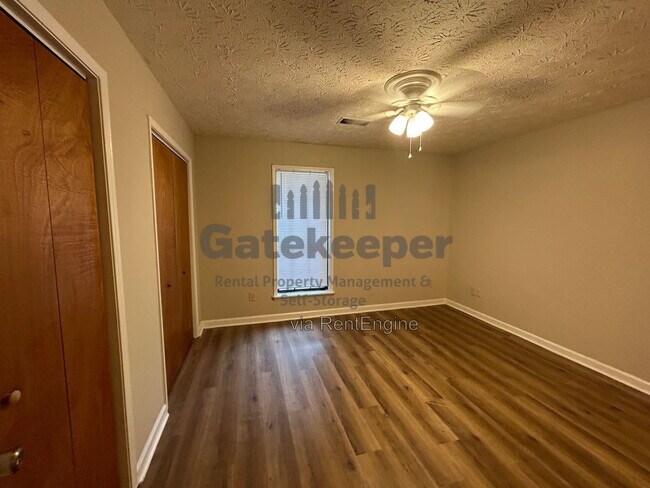 Foto del edificio - 115 Meadowbrook Ct
