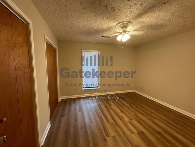 Building Photo - 115 Meadowbrook Ct