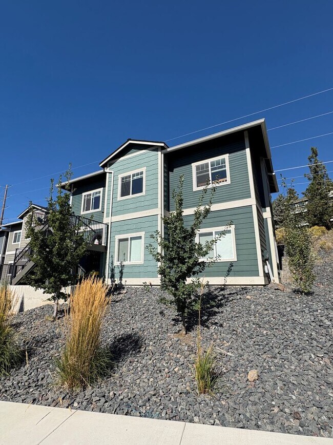 Building Photo - 2064 NW Black Pnes Pl