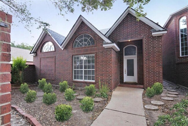 Foto del edificio - 14326 Cashel Wood Dr