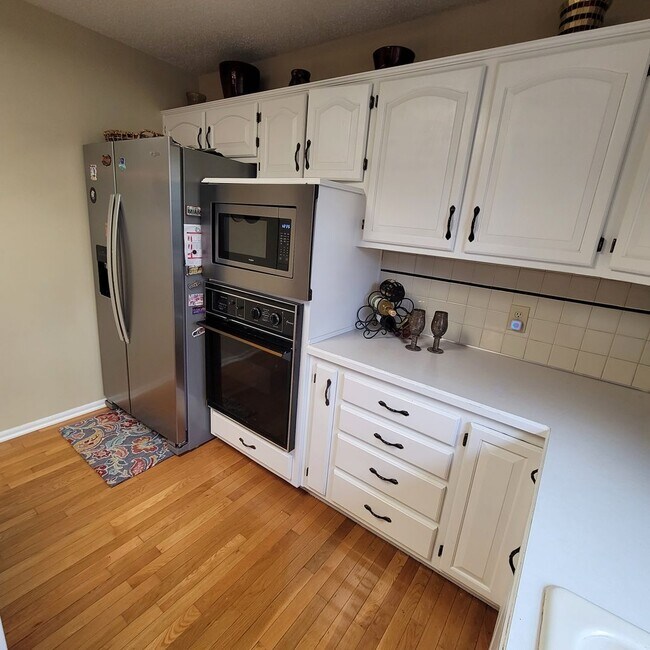 Building Photo - 804 Chaucer Ln
