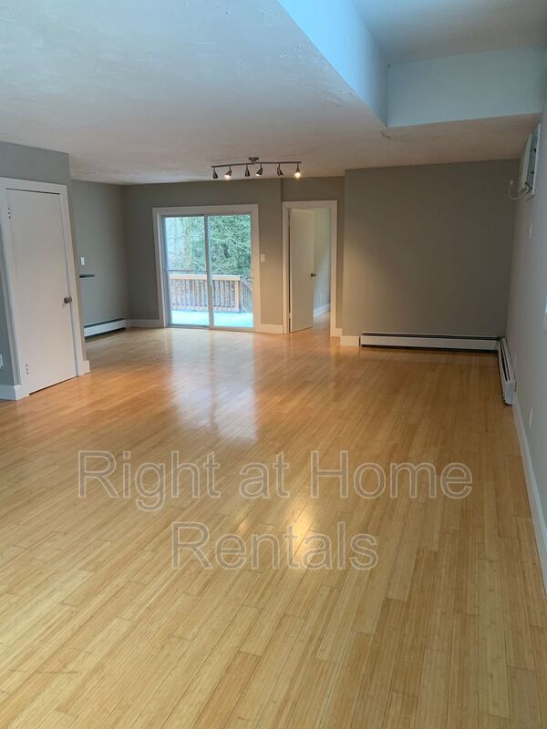Building Photo - 820 Morvale Rd