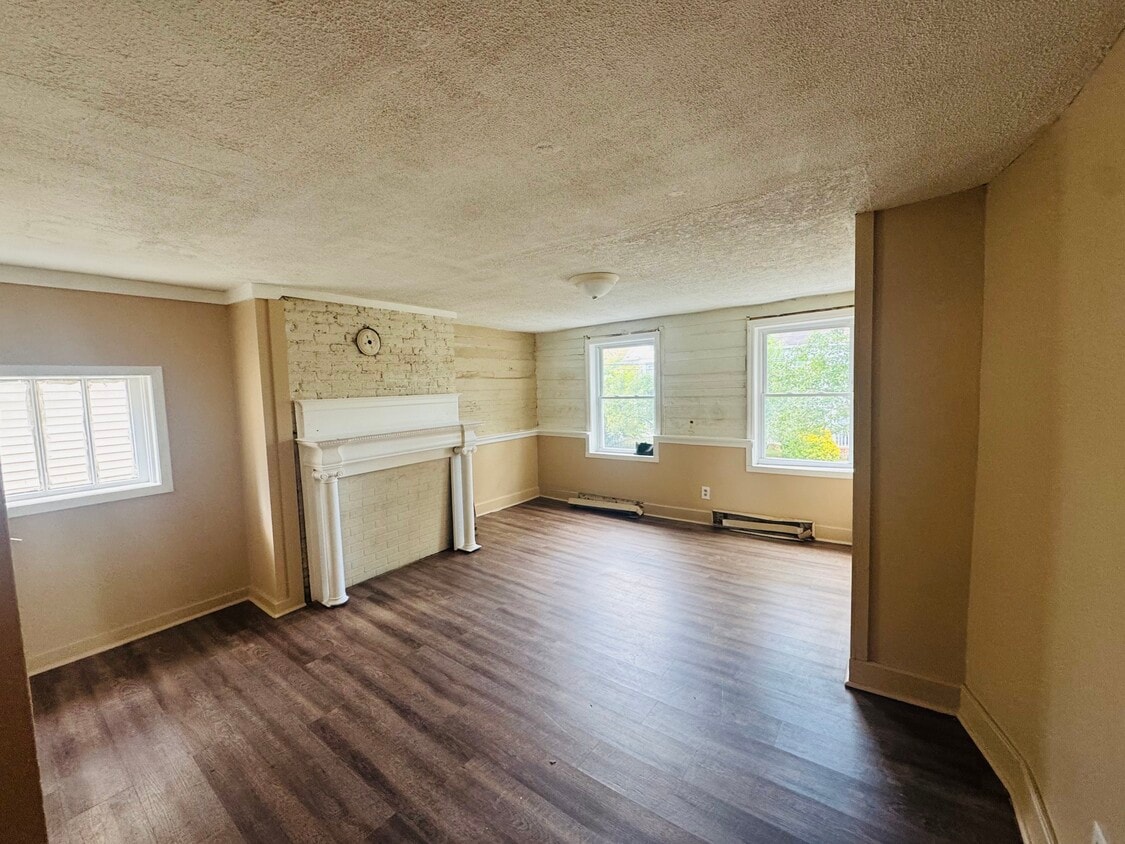 Foto del edificio - 321 W Race St