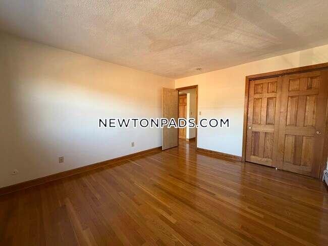 Building Photo - 282 Grove St