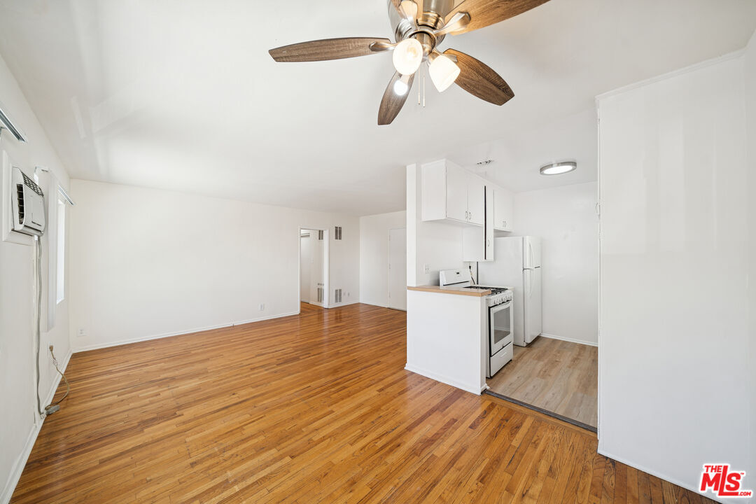 Primary Photo - 1027 N Edinburgh Ave