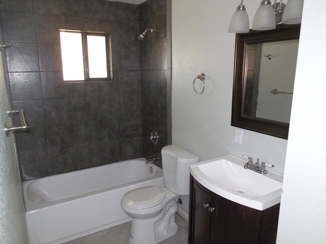 Foto del edificio - 1555-1561 W Peoria Ave