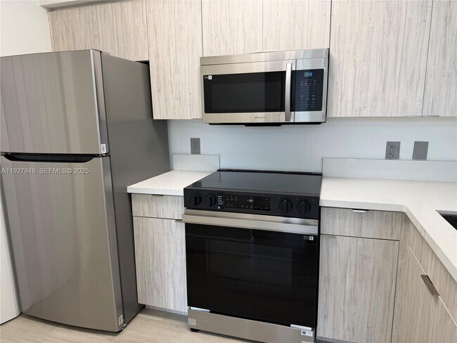 Foto del edificio - 4350 NW 107th Ave