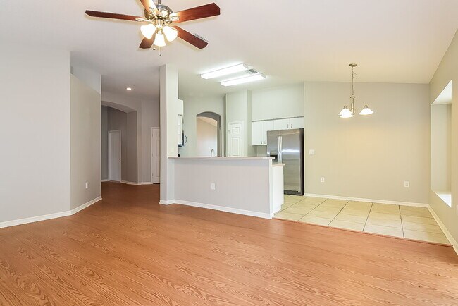 Building Photo - 4649 Roundview Ct