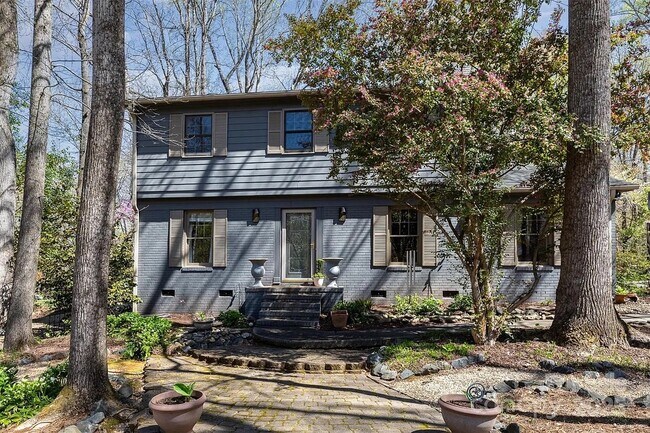 Foto del edificio - 929 Autumnwood Ln