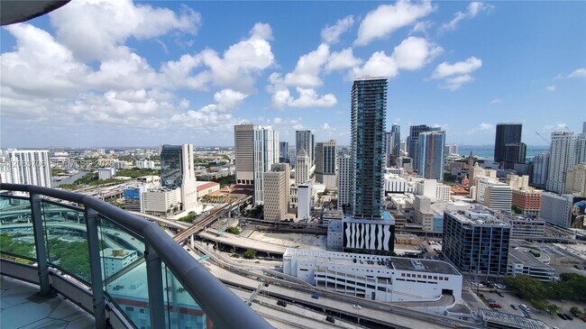 Foto del edificio - 350 S Miami Ave