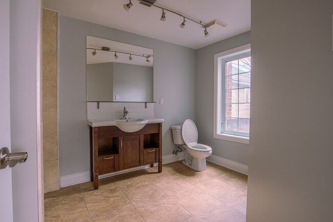 Photo du bâtiment - Furnished Private Room with Private washroom for Rent – All-Inclusive – Near Downtown Ottawa - He...