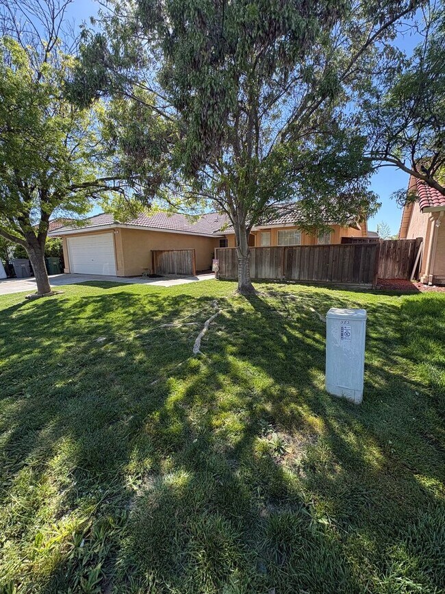 Foto del edificio - AVAILABLE NOW– Beautiful & Spacious 4 Bedroom Home!