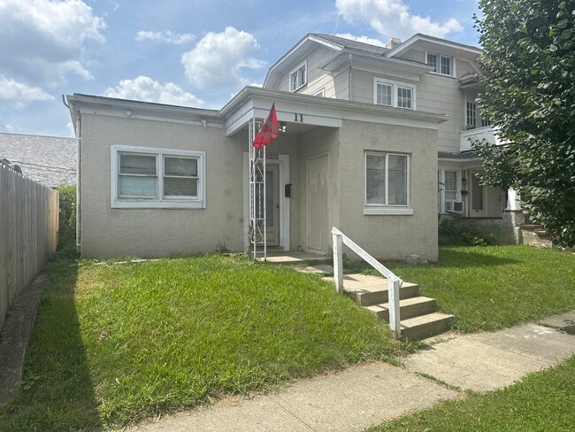 Building Photo - 11 N Roys Ave