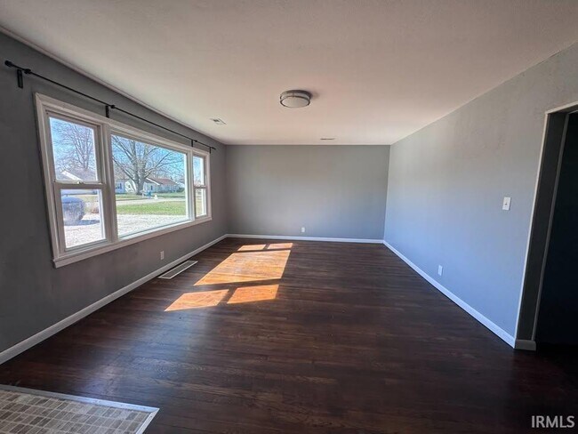 Foto del edificio - 1012 W Haines Ave