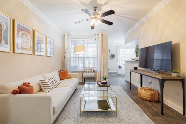 Foto del edificio - Quiet Luxury Living Just Mins from the Gal...