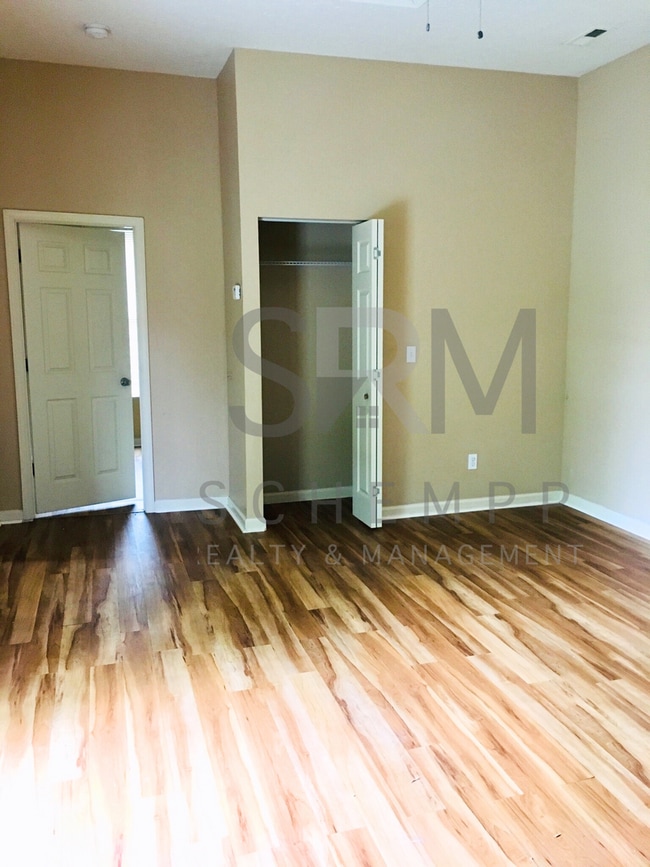 Building Photo - Renovated 2 bedroom in the Russell neighborhood! *Section 8 accepted*