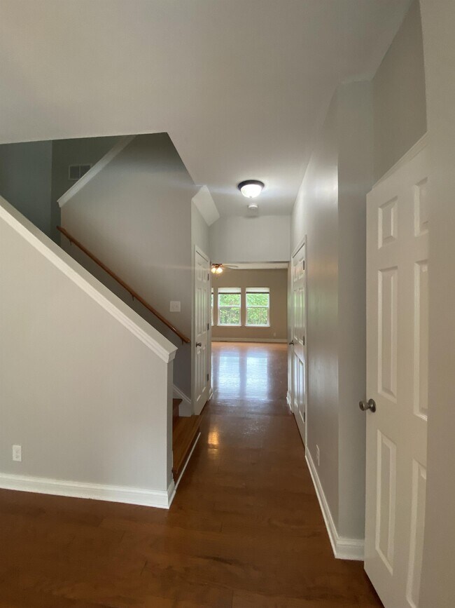 Building Photo - 355 Vineland Pl Dr